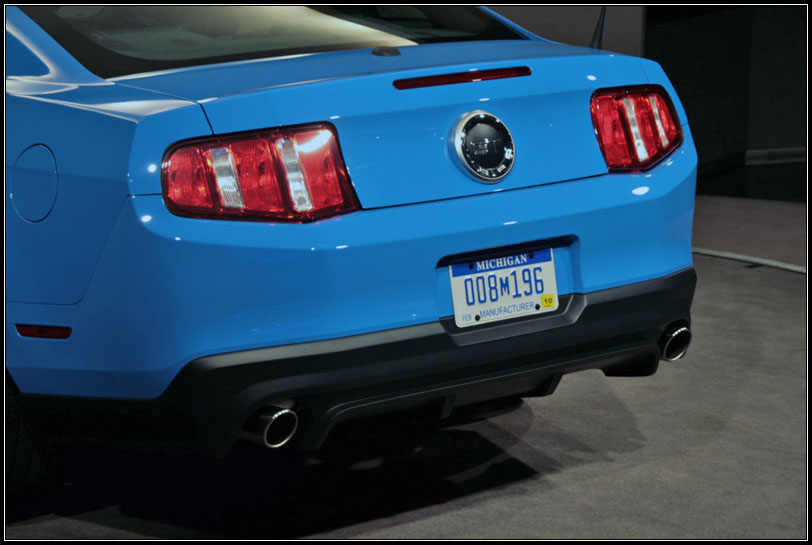 19_xx2010mustanglive.jpg