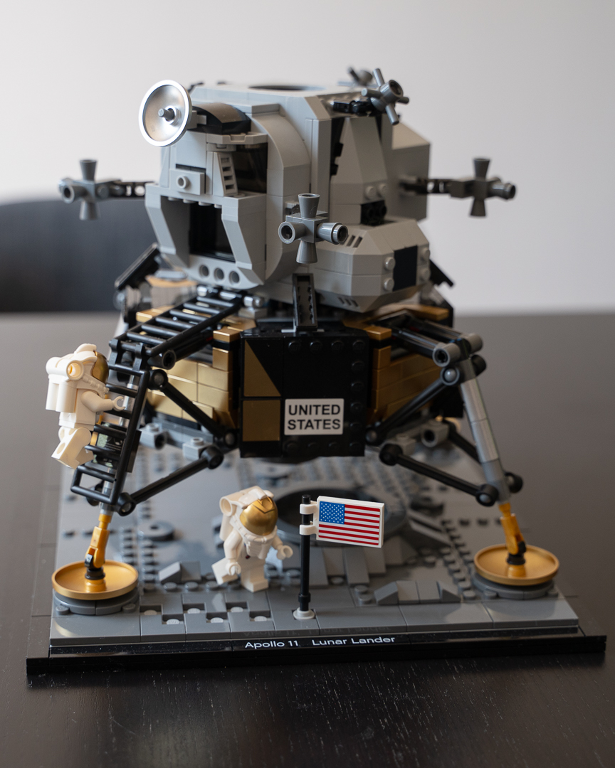 Lego10266_LunarLander.jpg